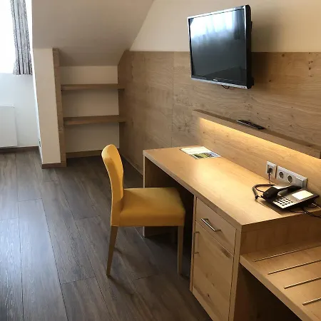 Urlaubshotel Binder 3* ビューヒルベルク